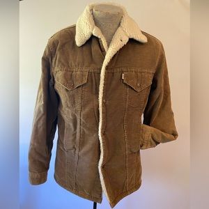 Vintage tan red/white label Levi’s corduroy jacket. Shearling lining. M 40. Nice